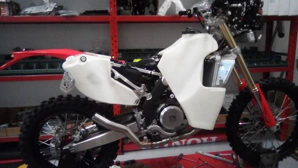 Honda 450 Rally 2019 serbatoi vetroresina 03